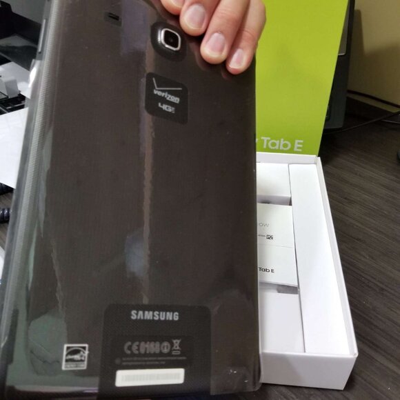 Samsung Galaxy TAB E 16GB,9.6"; WiFi+SIM Unlocked. Like new!!! - Picture 4 of 8